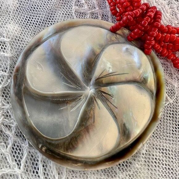Vintage carved Mother of Pearl Shell & Red Seed Bead Button Necklace - Picture 3 of 8